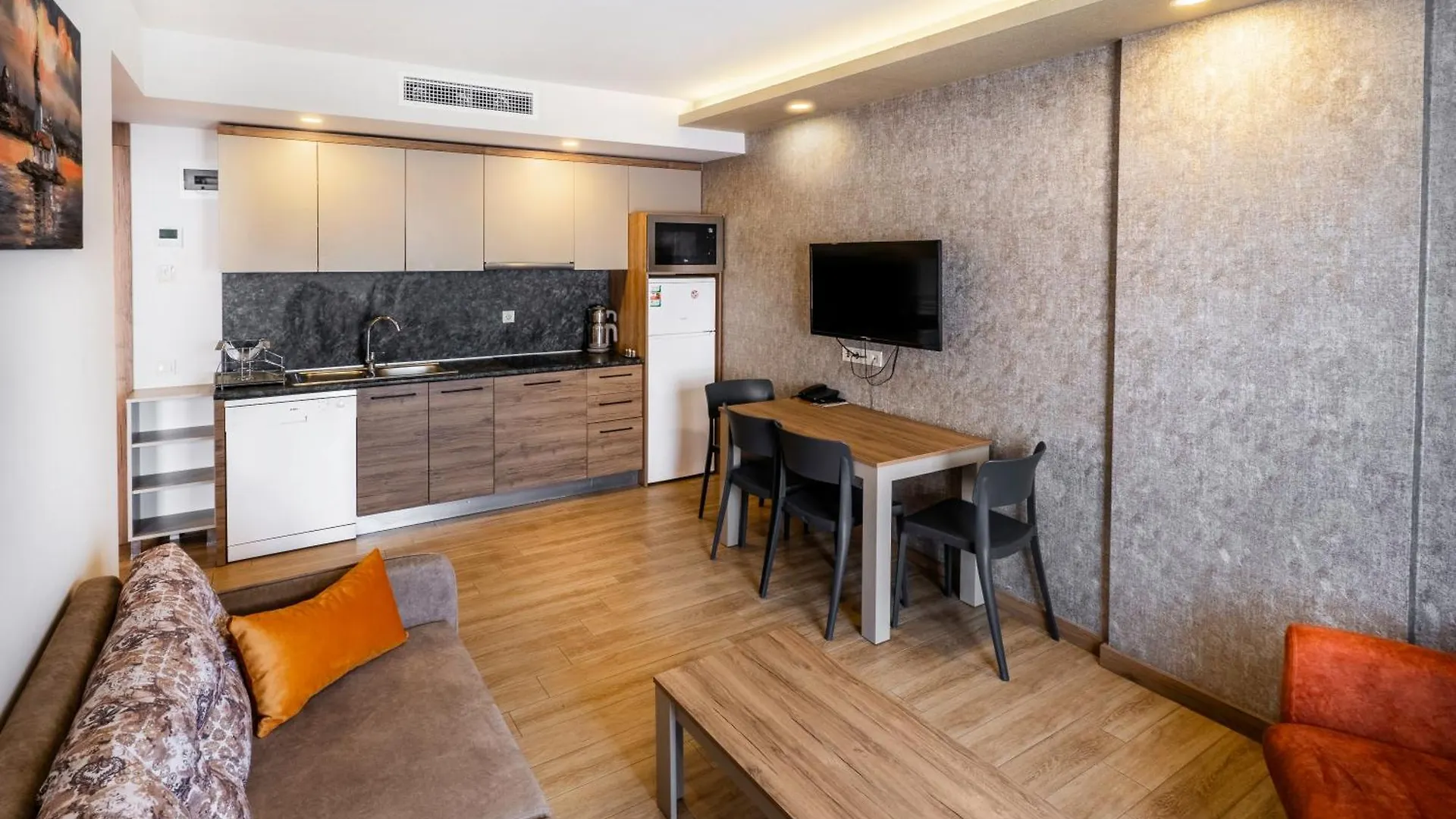 אנטליה Golden World Suite Hotel מלון דירות