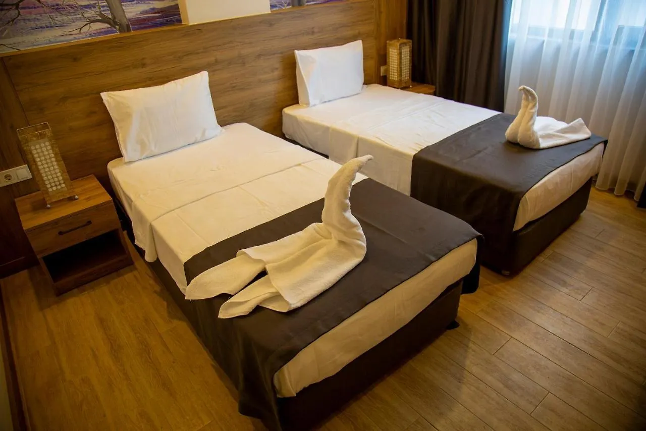 אנטליה Golden World Suite Hotel מלון דירות