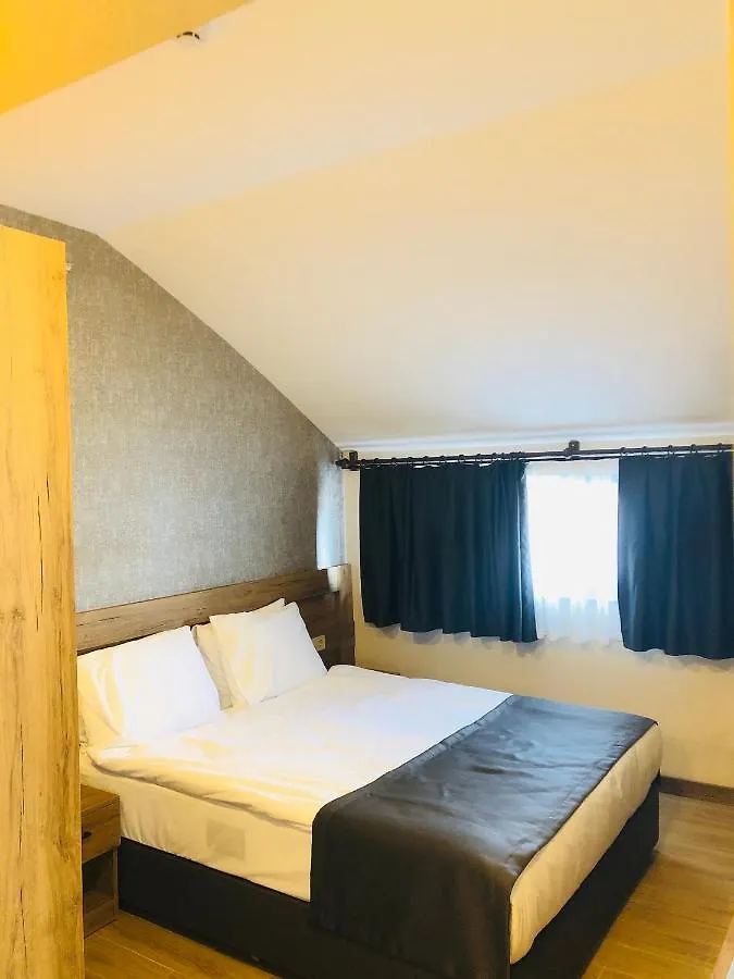 אנטליה Golden World Suite Hotel מלון דירות